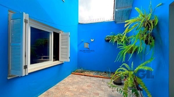 Casa em Porto Alegre, no bairro Ipanema, com 3 dormitório(s), à venda.