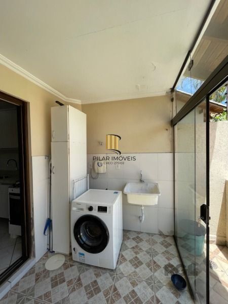 Casa em Porto Alegre, no bairro Hípica, com 3 dormitório(s), e 3 banheiros, à venda.