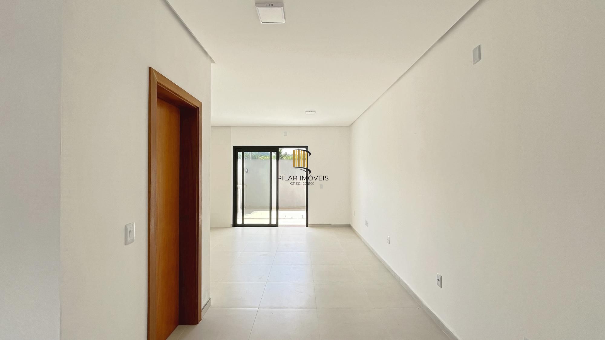 Casa em Porto Alegre, no bairro Hípica, com 3 dormitório(s), e 3 banheiros, à venda.