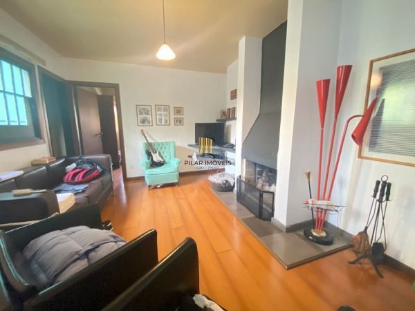 Casa para Venda - 301m², 4 dormitórios, sendo 1 suites, 2 vagas - Bom Jesus