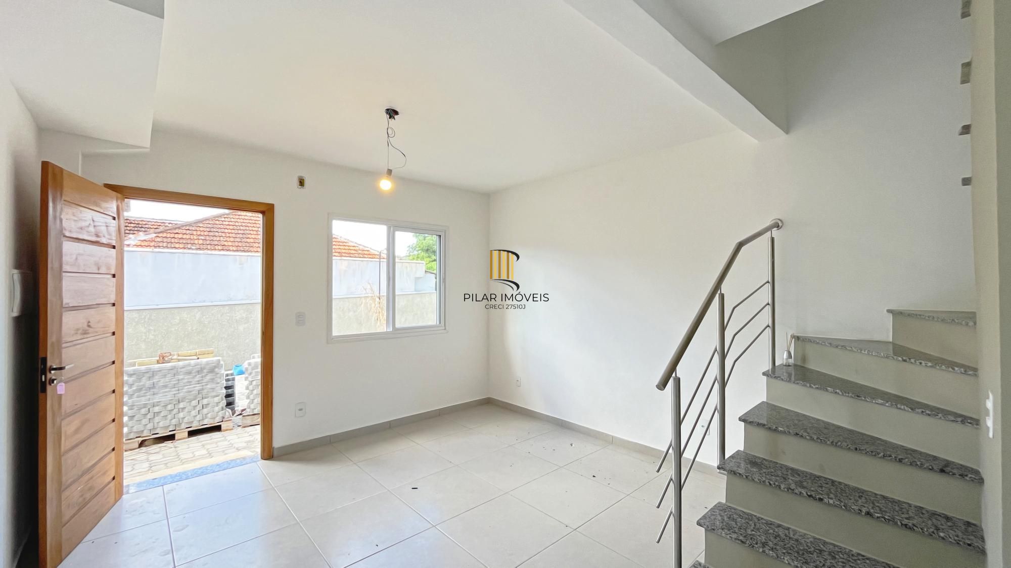 Casa Condominio em Porto Alegre, no bairro Vila Nova, com 2 dormitório(s), e 2 banheiros, à venda.