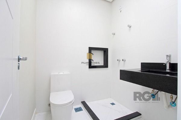 Casa Condominio em Porto Alegre, no bairro Ipanema, com 3 dormitório(s), à venda.