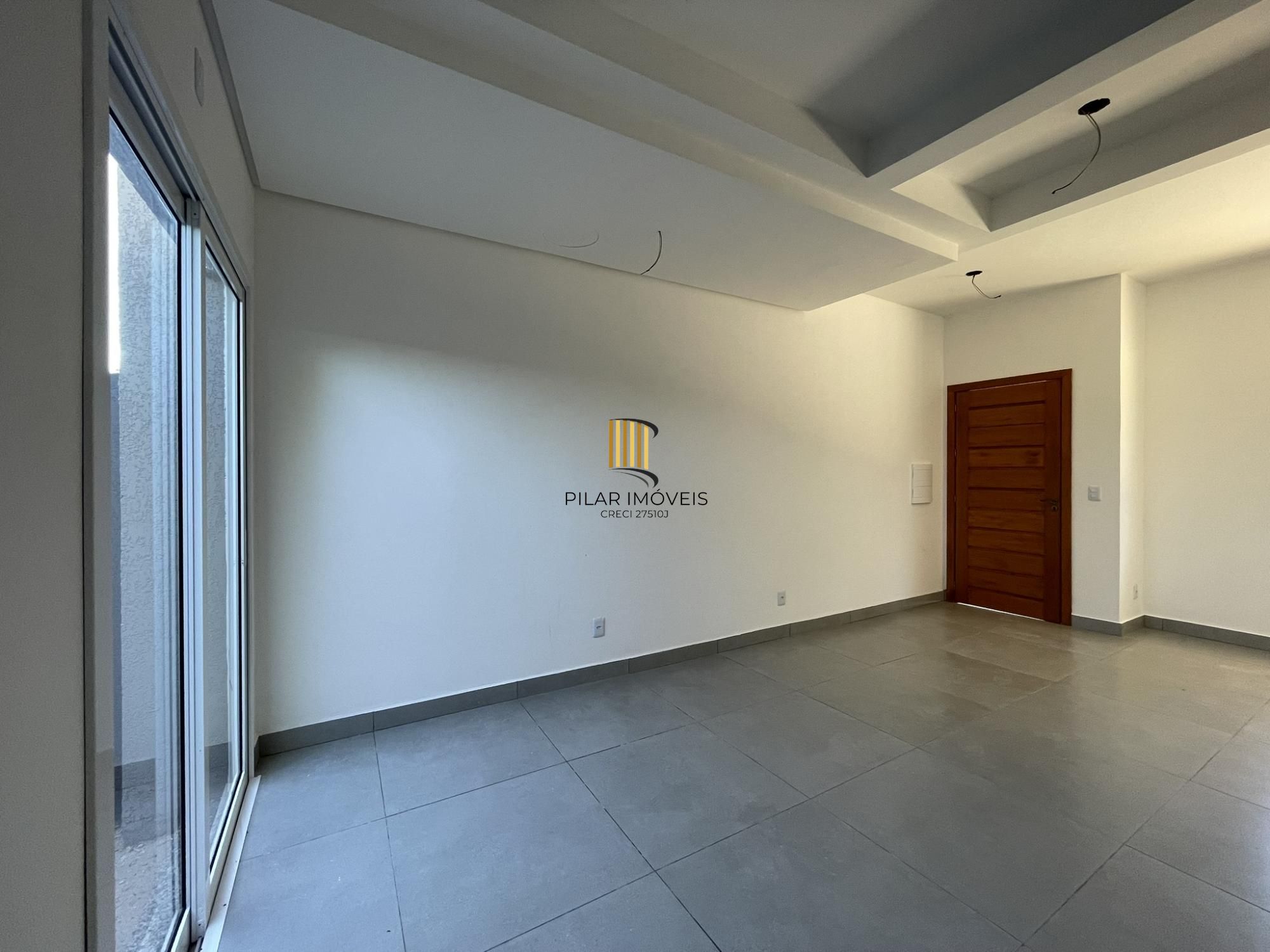 Casa Condominio em Porto Alegre, no bairro Nonoai, com 2 dormitório(s), e 2 banheiros, à venda.