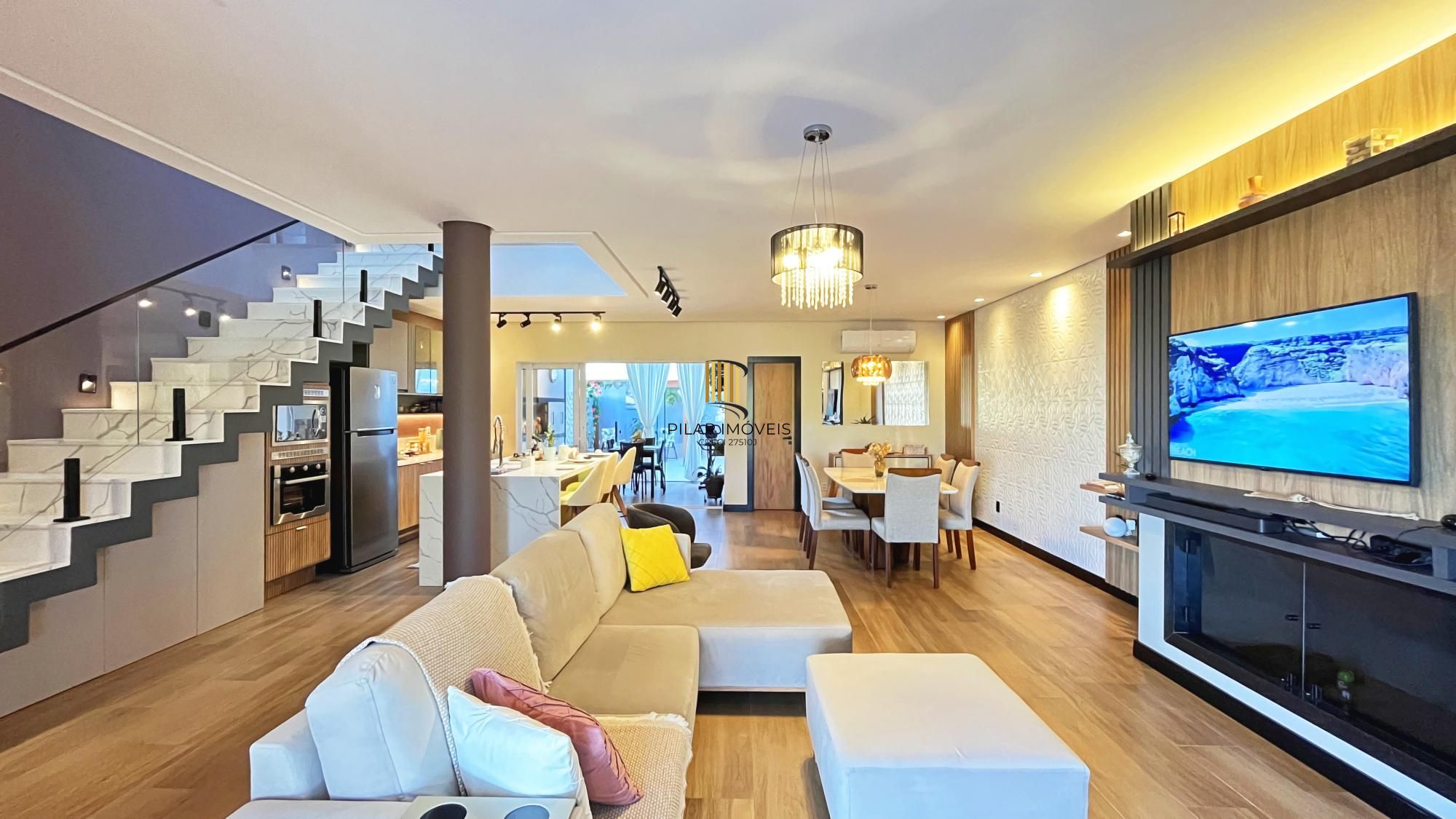 Casa à venda com 174m², 3 dormitórios, 3 suítes, 2 vagas, no bairro Hípica em Porto Alegre