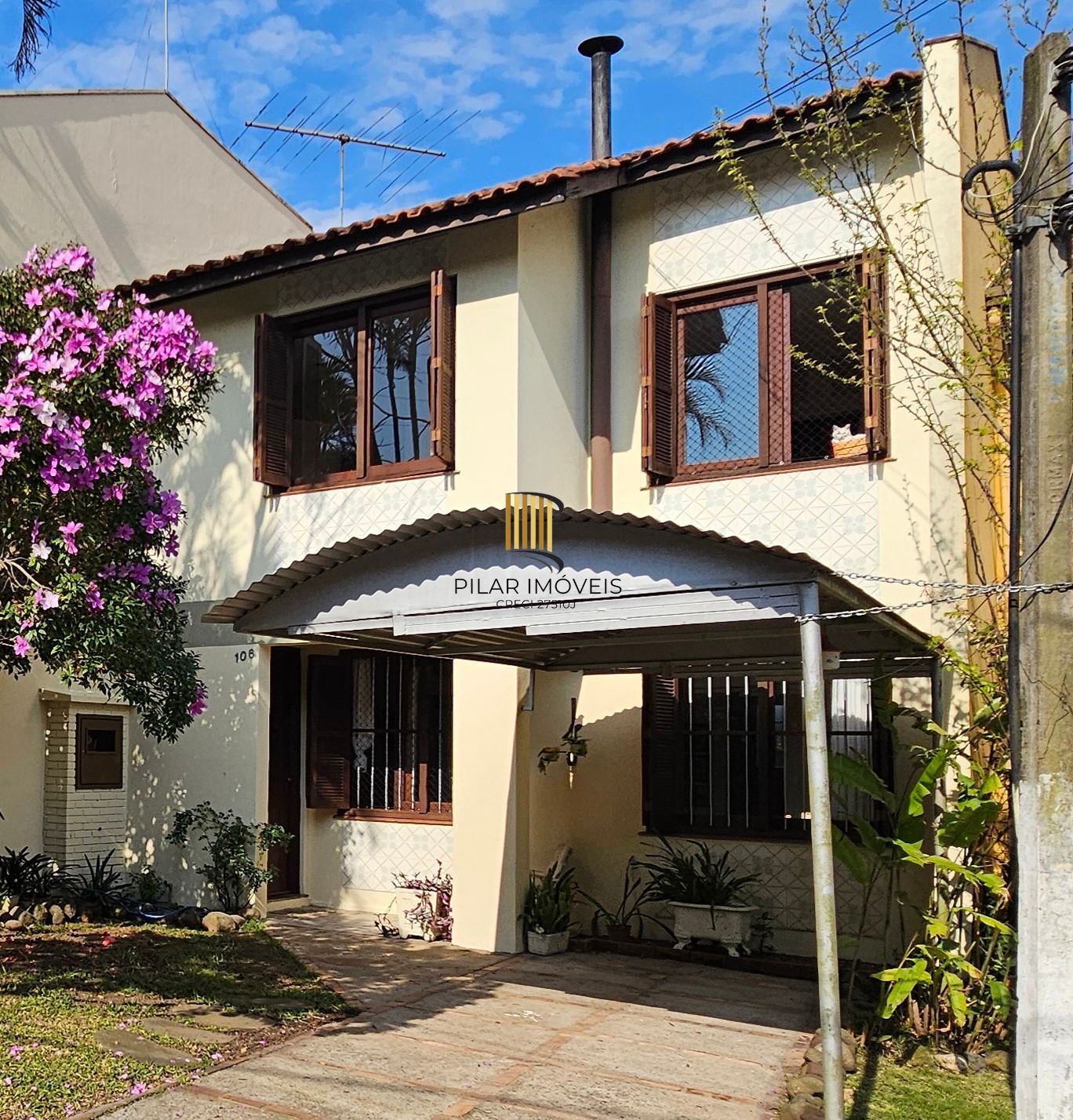 Casa 3 dormitórios no bairro Hípica