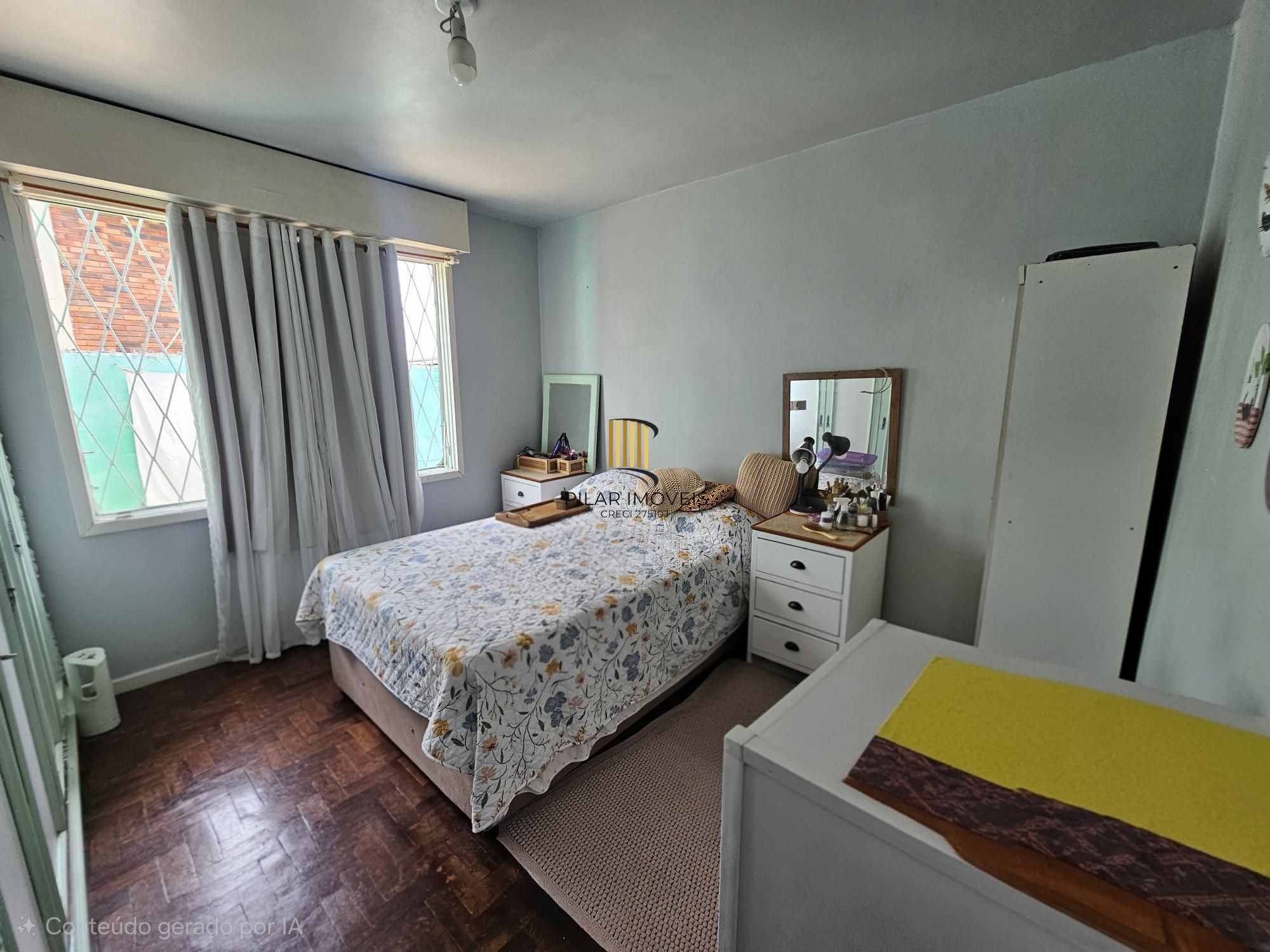 Casa 3 dormitórios e edícula com churrasqueira no bairro Medianeira !