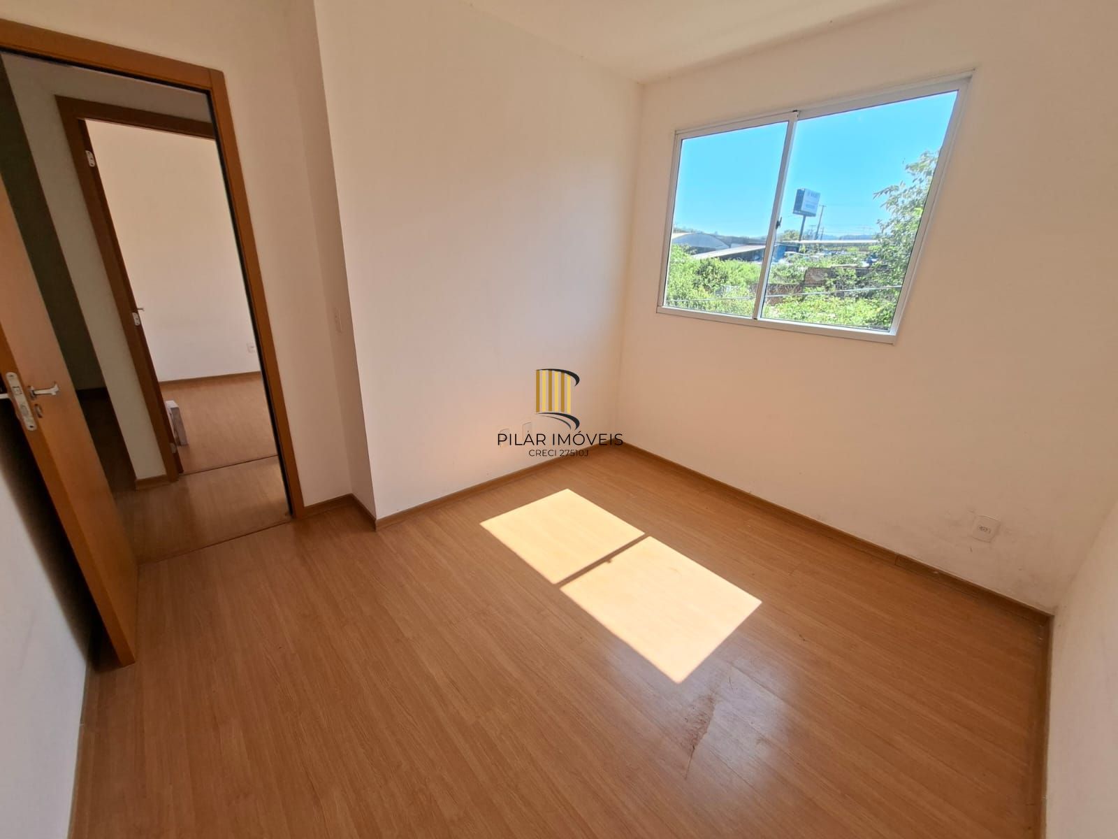 Apartamento de 02 dormitorios com vaga de garagem no bairro Cavalhada- VENDA!!