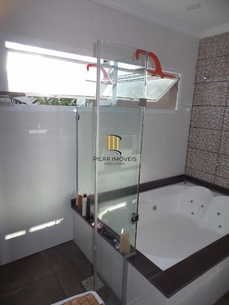Casa para Venda - 270m², 3 dormitórios, sendo 1 suites, 2 vagas - Guarujá