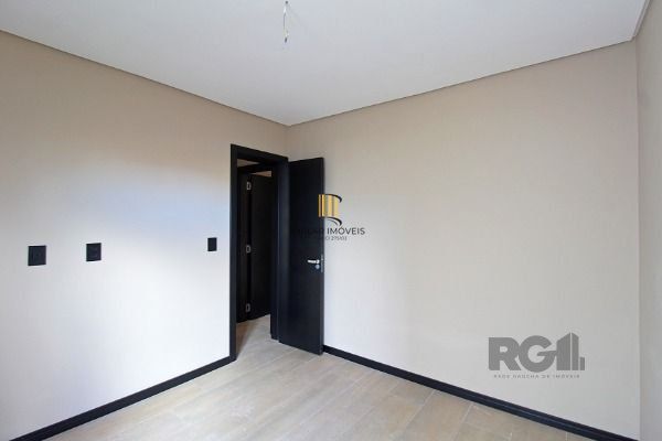 Casa em Porto Alegre, no bairro Hípica, com 3 dormitório(s), e 3 banheiros, à venda.