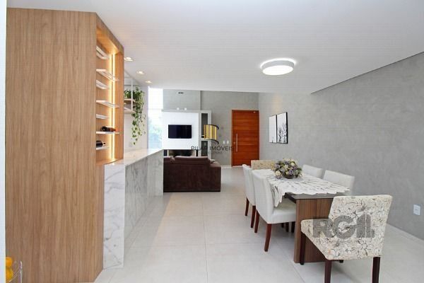 Casa em Porto Alegre, no bairro Espírito Santo, com 3 dormitório(s), e 3 banheiros, à venda.