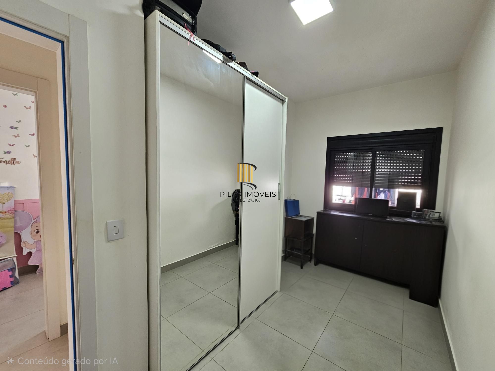 Casa térrea 3 dormitórios com piscina em condomínio no bairro Hípica zona sul de Porto Alegre.