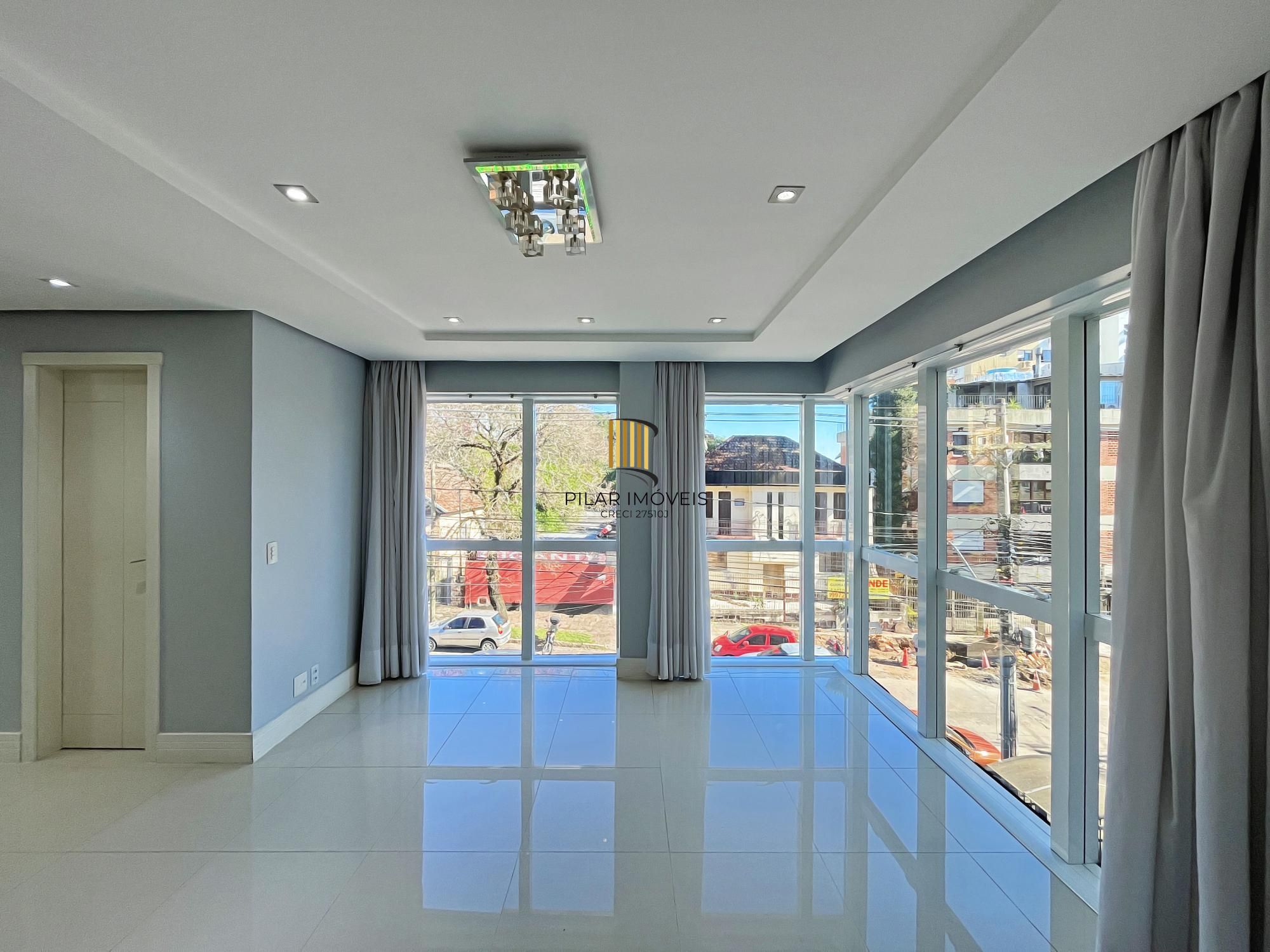 Excelente Apto com 102 m² de 3 dormitórios sendo um suíte com duas vagas no Menino Deus