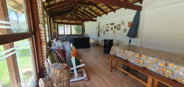 Sítio em Porto Alegre, no bairro Restinga, com 2 dormitório(s), e 2 banheiros, à venda.