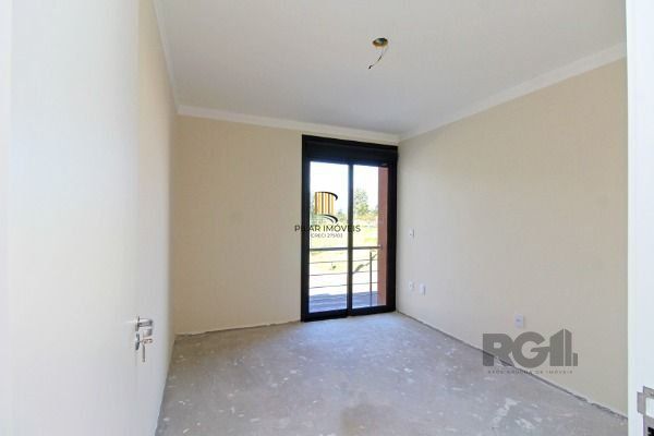 Casa em Porto Alegre, no bairro Hípica, com 3 dormitório(s), e 3 banheiros, à venda.