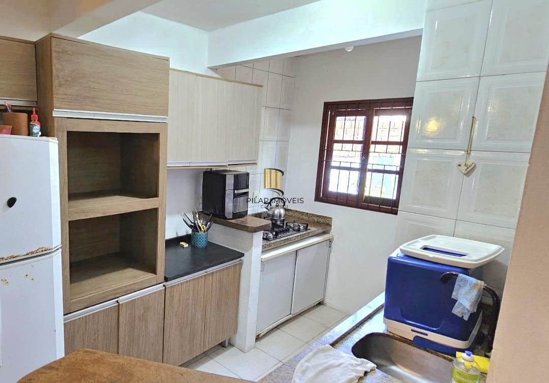 Casa em Porto Alegre, no bairro Hípica, com 2 dormitório(s), e 2 banheiros, à venda.