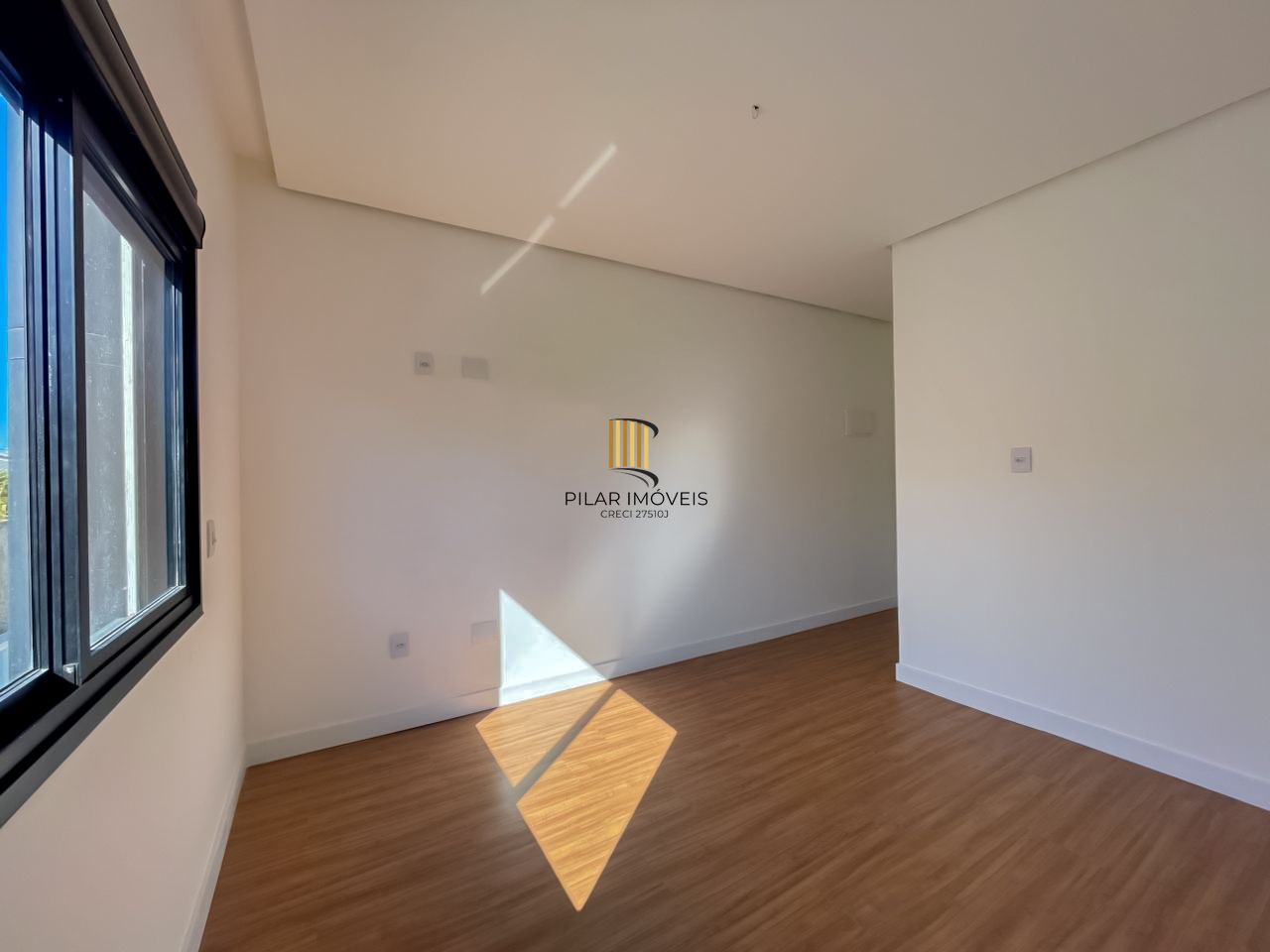 Casa Condominio em Porto Alegre, no bairro Ipanema, com 3 dormitório(s), e 3 banheiros, à venda.