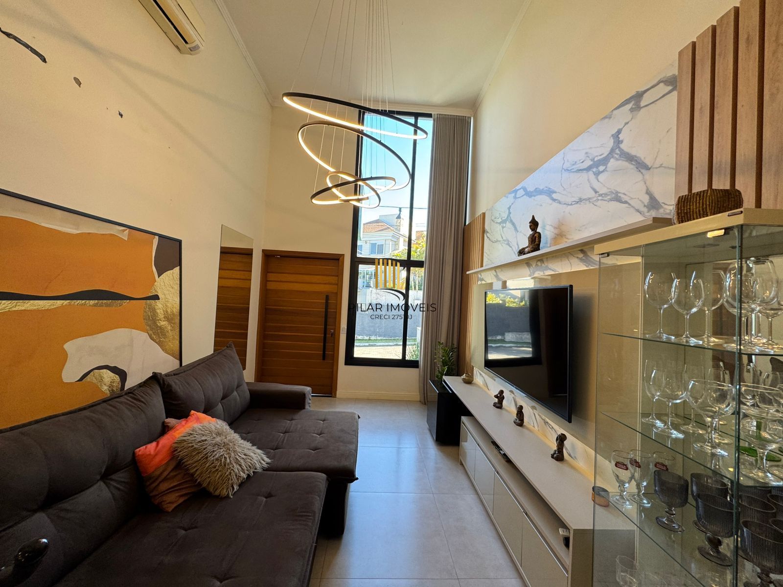 Casa térrea com pátio , 3d , 1 suíte, Condomínio Reserva do Lago I - Hípica