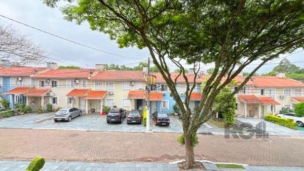 Casa em Porto Alegre, no bairro Cavalhada, com 2 dormitório(s), e 2 banheiros, à venda.
