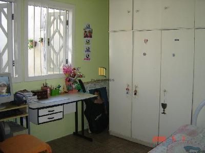 Casa em Porto Alegre, no bairro Ipanema, com 3 dormitório(s), e 3 banheiros, à venda.