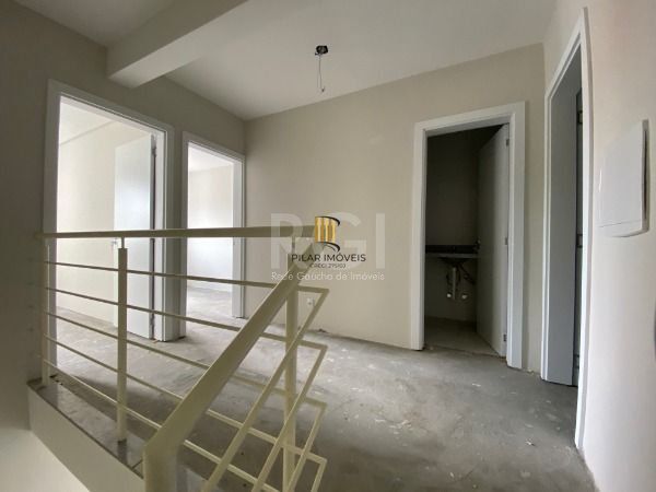 Casa para Venda - 137m², 3 dormitórios, sendo 1 suites, 2 vagas - Imperial Parque