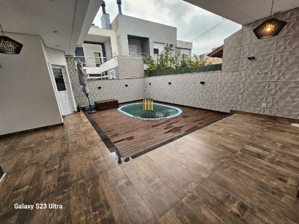 Casa Condominio em Porto Alegre, no bairro Hípica, com 4 dormitório(s), e 4 banheiros, à venda.