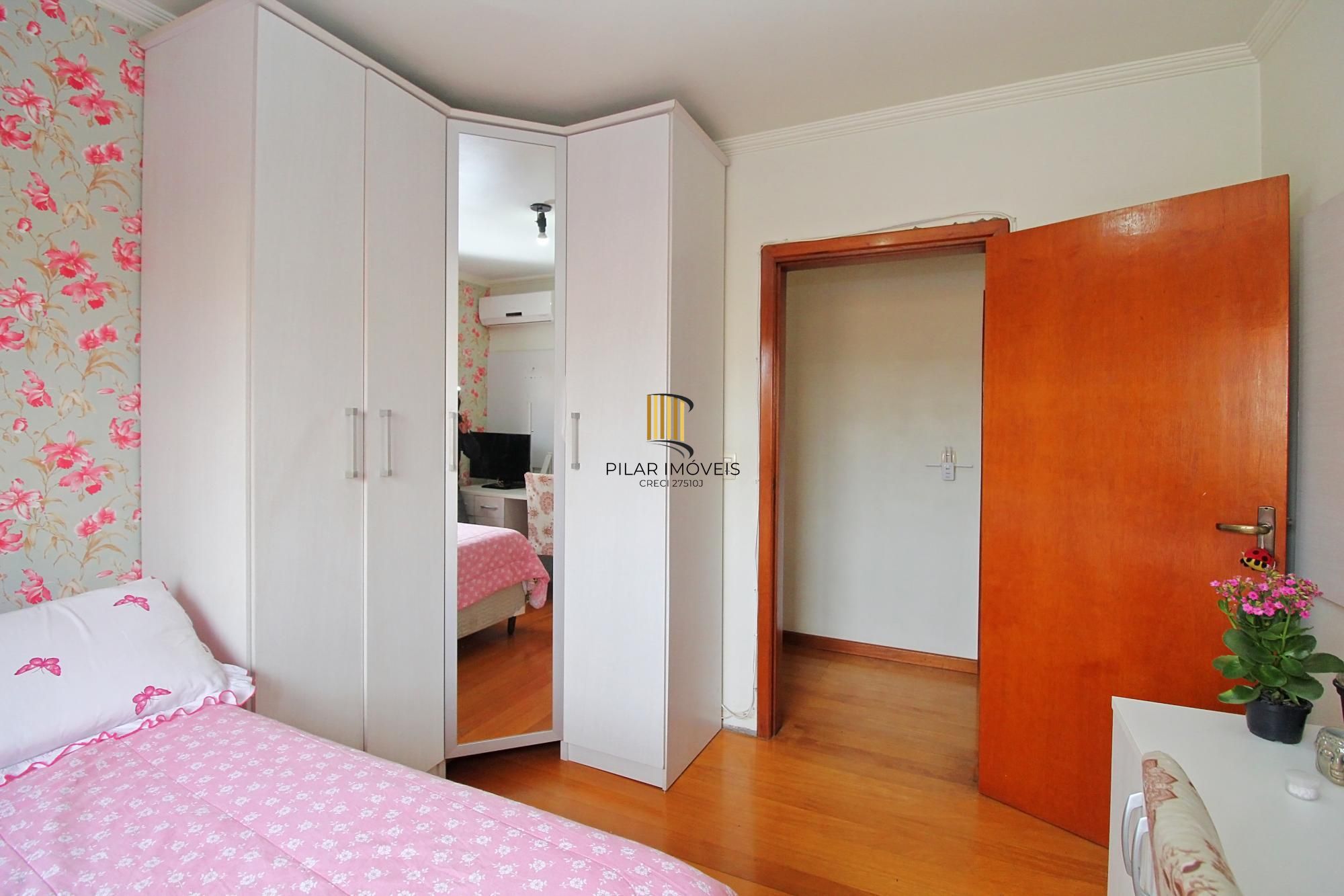 Casa em condomínio com 3 dormitórios, sendo 1 suíte com closet e sacada