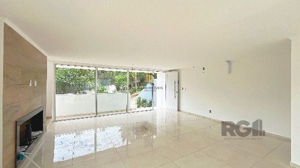 Casa Condominio em Porto Alegre, no bairro Hípica, com 3 dormitório(s), à venda.