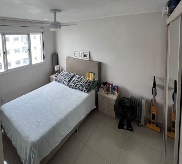 Apartamento em Porto Alegre, no bairro Cristal, com 2 dormitório(s), e 2 banheiros, à venda.