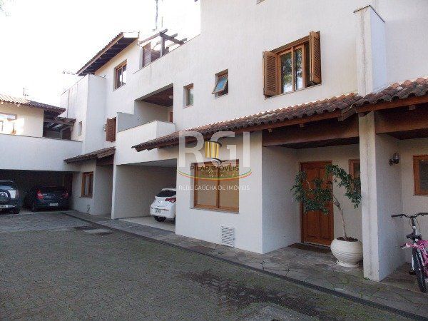 Casa 4 dormitórios no bairro Ipanema