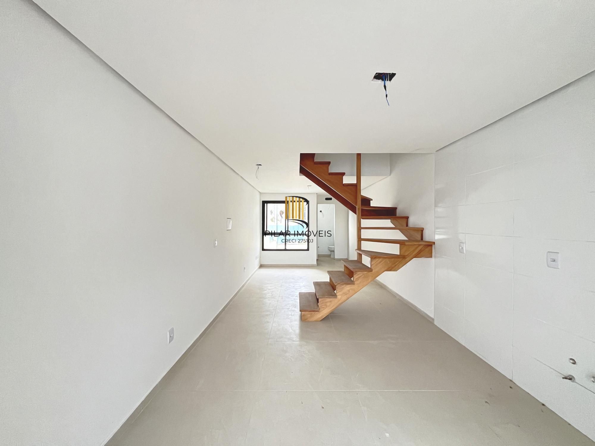 Casa em Porto Alegre, no bairro Hípica, com 2 dormitório(s), e 2 banheiros, à venda.