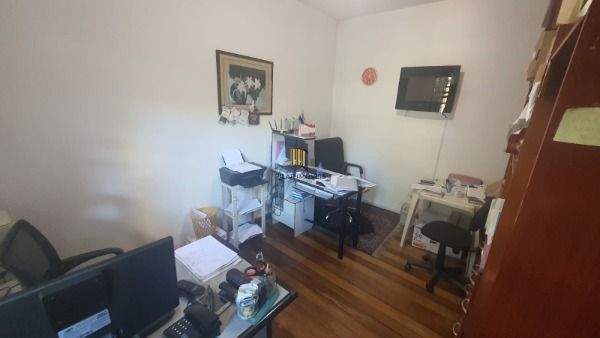 Casa em Porto Alegre, no bairro Nonoai, com 3 dormitório(s), e 3 banheiros, à venda.
