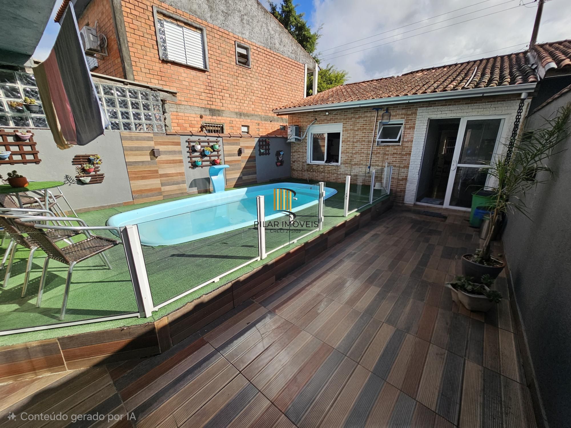 Casa com piscina e salão de festas na Rua Capitão Pedroso bairro Restinga zona sul de Porto Alegre !