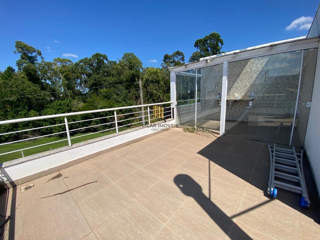 Casa em condomínio semimobiliada, no Lagos de Nova Ipanema