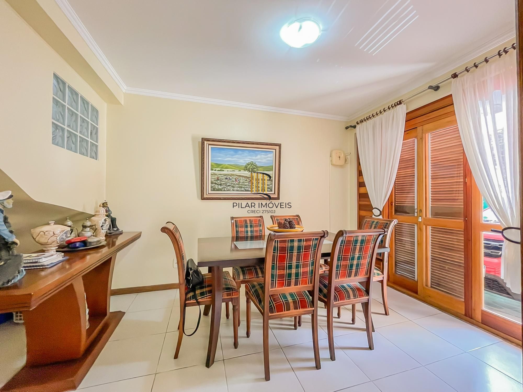 Casa 3 dormitórios no bairro Hípica