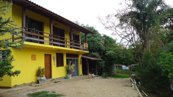 Sítio em Porto Alegre, no bairro Hípica, com 2 dormitório(s), e 2 banheiros, à venda.