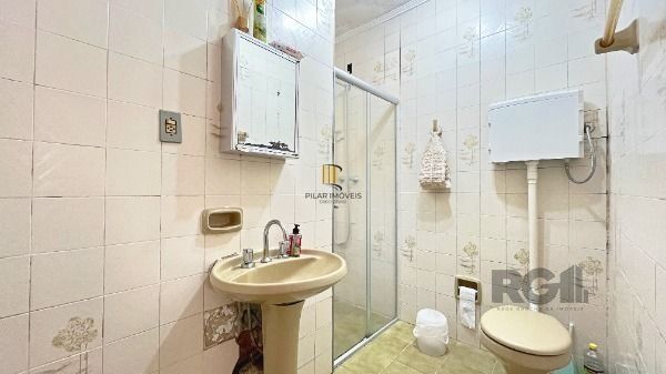Casa em Porto Alegre, no bairro Aberta dos Morros, com 3 dormitório(s), à venda.