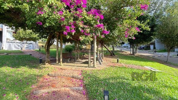 Casa Condominio em Porto Alegre, no bairro Vila Nova, com 3 dormitório(s), e 3 banheiros, à venda.