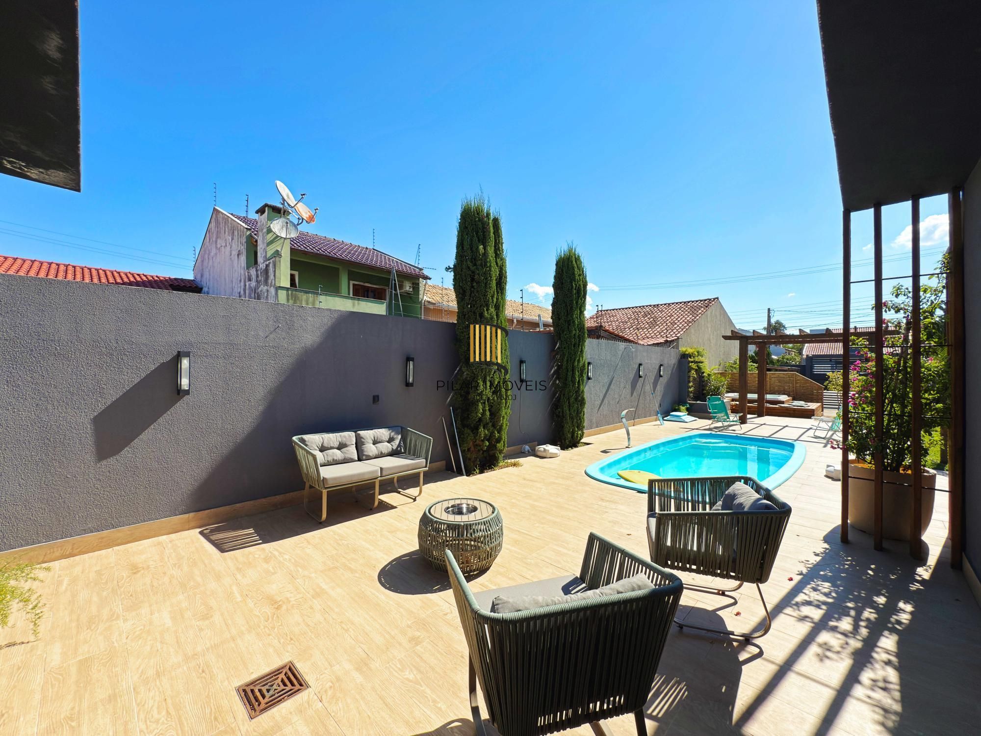 Em busca de uma casa espaçosa e cheia de comodidades no bairro Hípica