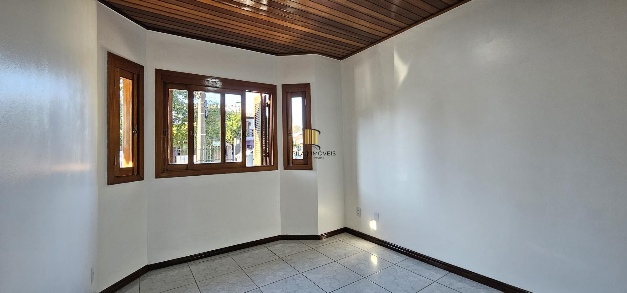 Casa 2 dormitórios no bairro Hípica