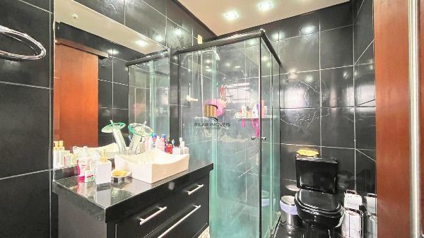 Casa em Porto Alegre, no bairro Hípica, com 3 dormitório(s), e 3 banheiros, à venda.