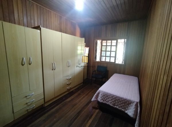 Casa em Porto Alegre, no bairro Vila Nova, com 2 dormitório(s), e 2 banheiros, à venda.