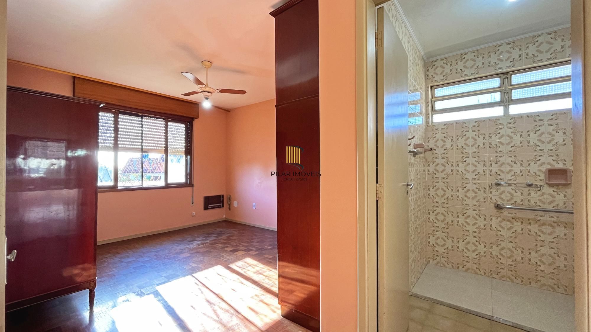 Casa 4 dormitórios no bairro Glória