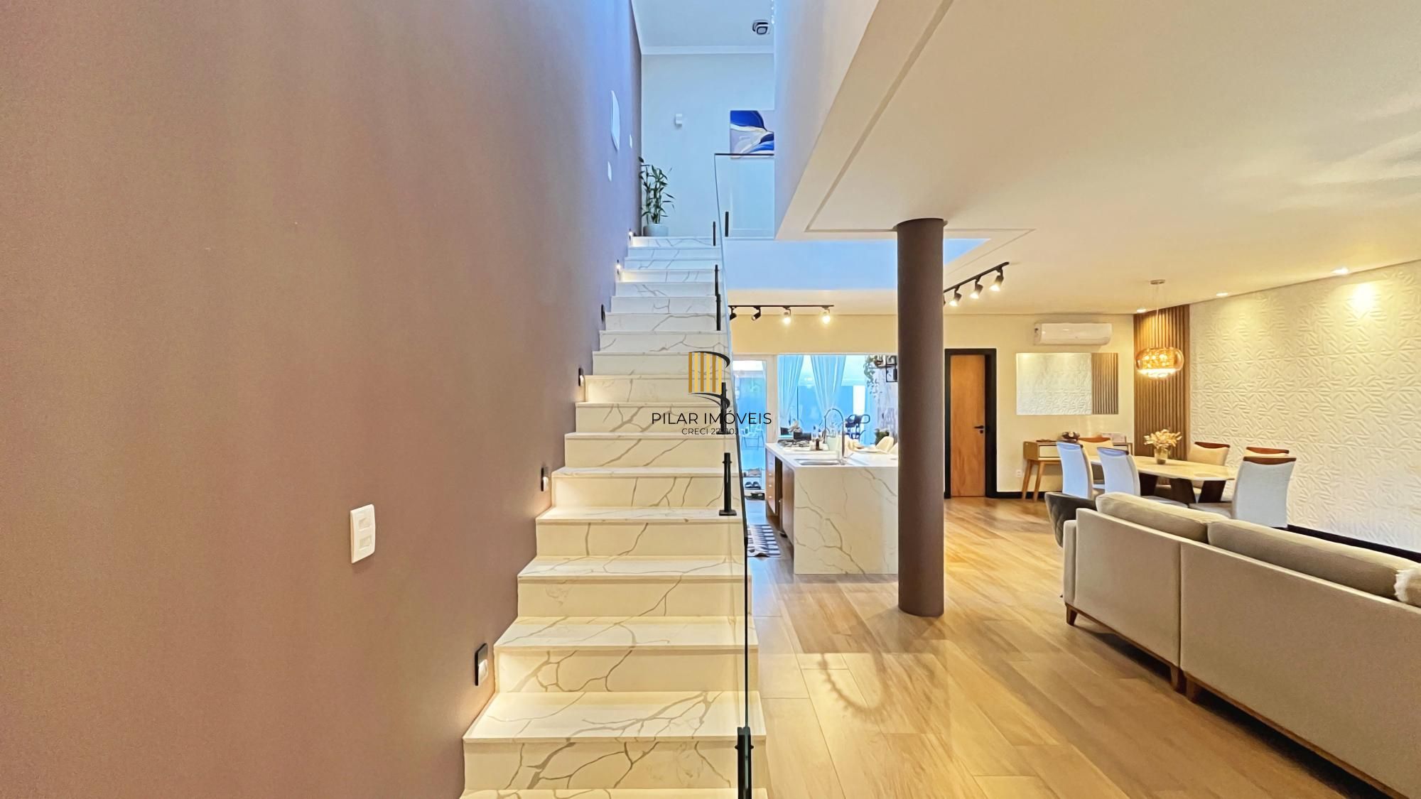 Casa à venda com 174m², 3 dormitórios, 3 suítes, 2 vagas, no bairro Hípica em Porto Alegre