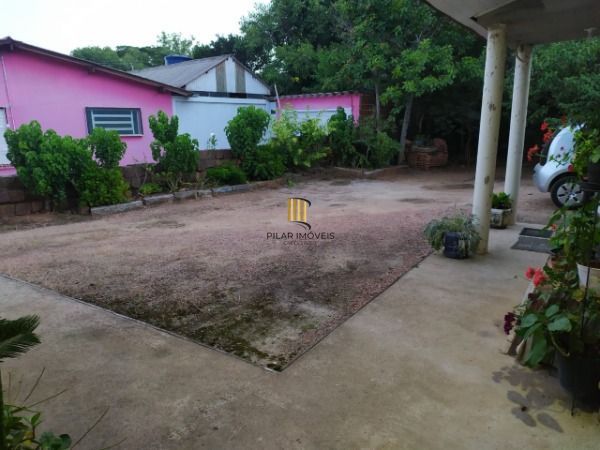 Casa em Porto Alegre, no bairro Campo Novo, com 3 dormitório(s), e 3 banheiros, à venda.