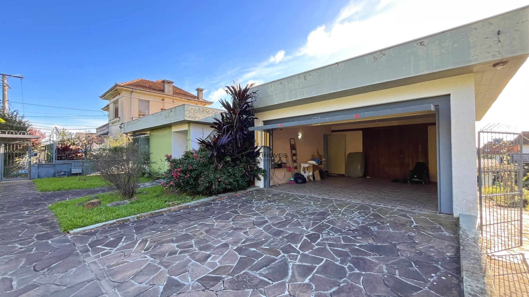 Casa 4 dormitórios no bairro Glória