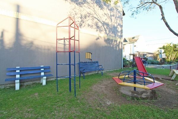 Casa Condominio em Porto Alegre, no bairro Guarujá, com 3 dormitório(s), e 3 banheiros, à venda.