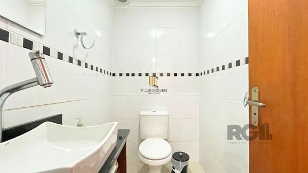 Casa em Porto Alegre, no bairro Tristeza, com 3 dormitório(s), e 3 banheiros, à venda.