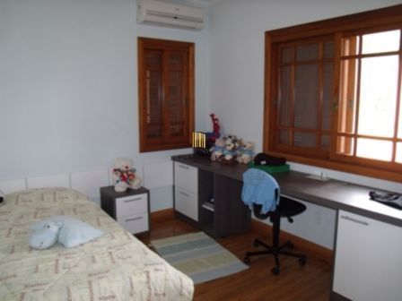 Casa para Venda - 300m², 3 dormitórios, sendo 1 suites, 4 vagas - Vila Nova