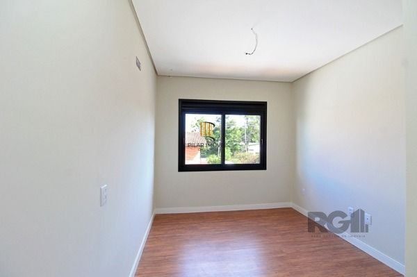 Casa Condominio em Porto Alegre, no bairro Ipanema, com 3 dormitório(s), à venda.