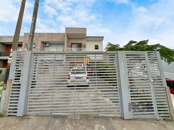 Casa 3 dormitórios no bairro Hípica